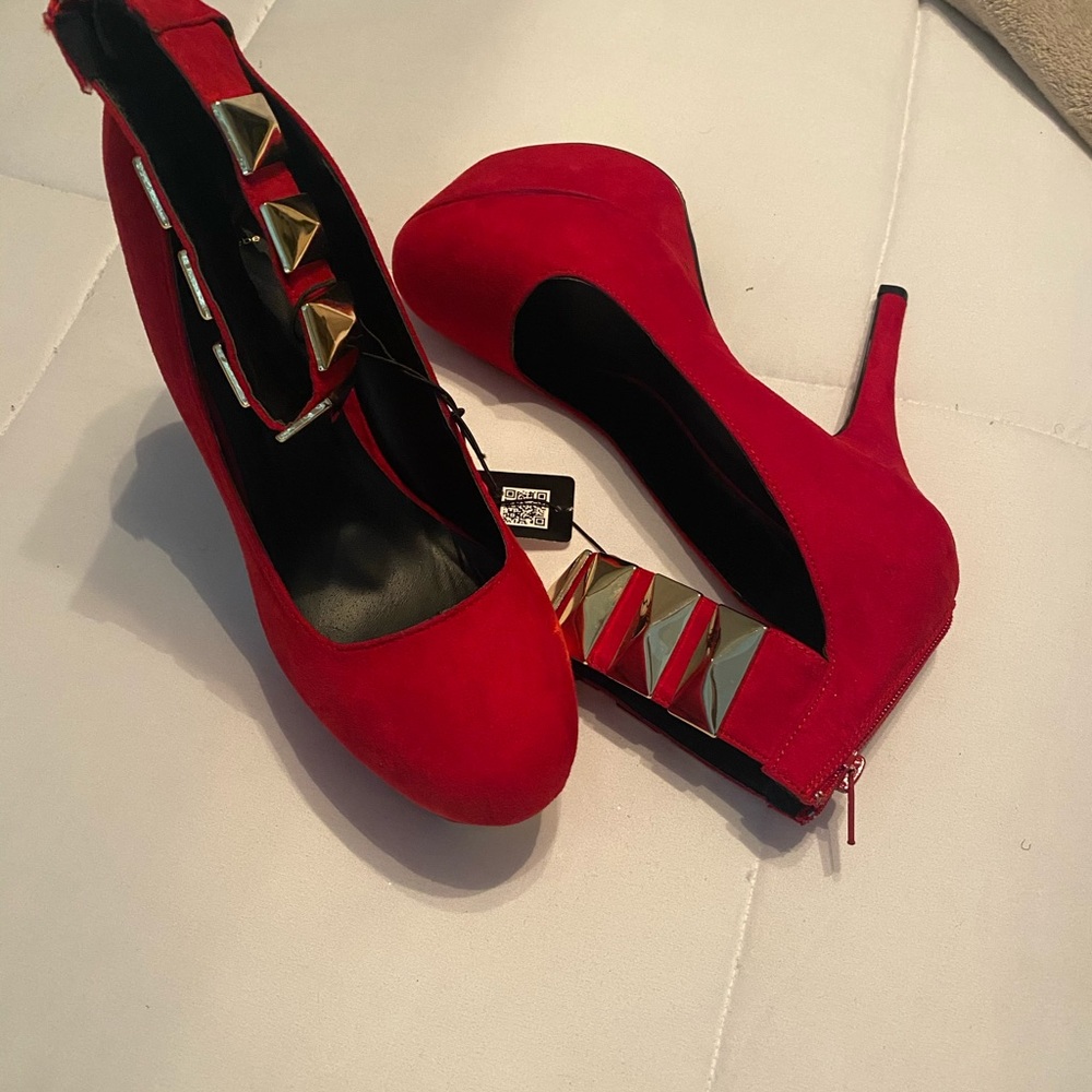 Platform Heels - Picture 5 of 8